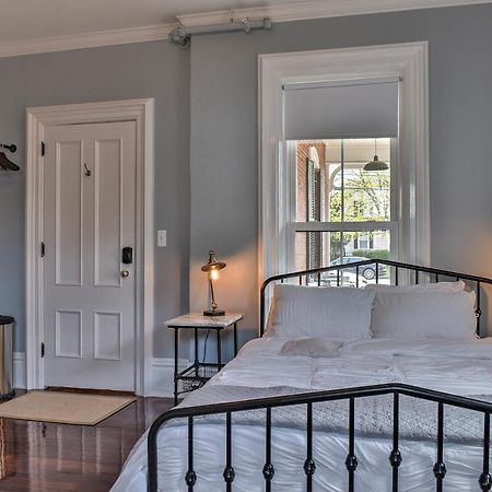 The Burrell House Hotel คีน ภายนอก รูปภาพ
