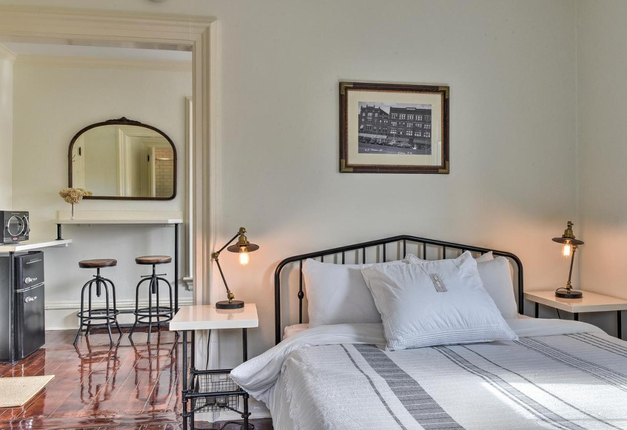 The Burrell House Hotel คีน ภายนอก รูปภาพ