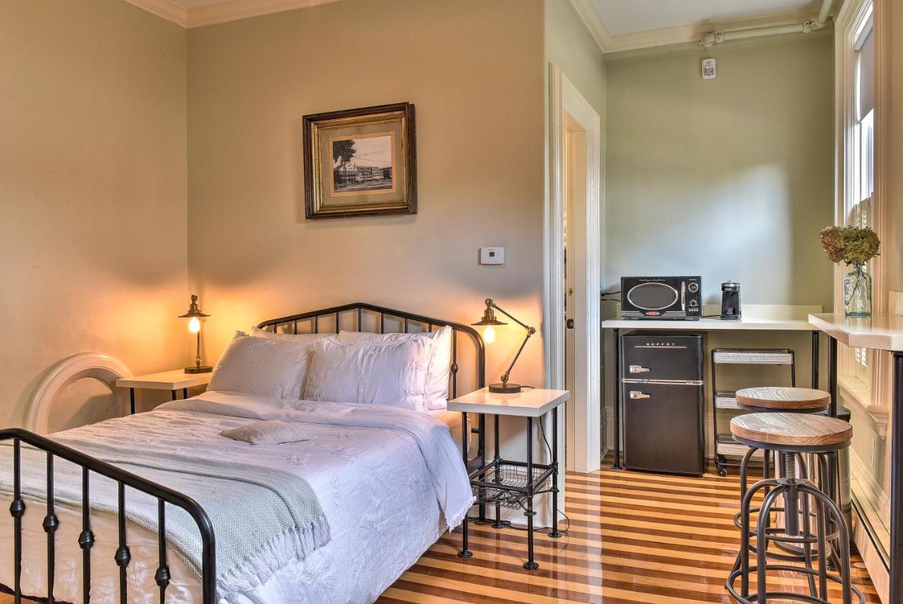The Burrell House Hotel คีน ภายนอก รูปภาพ